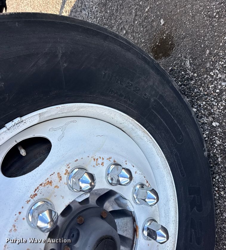 image for item EG1793 2011 Peterbilt 348 rollback truck