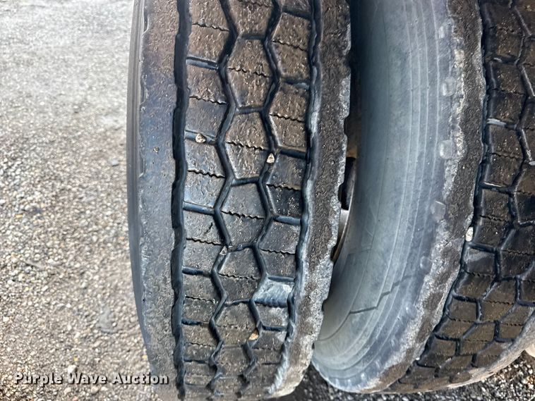 image for item EG1793 2011 Peterbilt 348 rollback truck