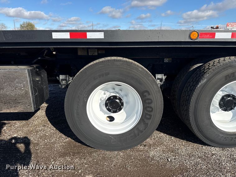 image for item EG1793 2011 Peterbilt 348 rollback truck