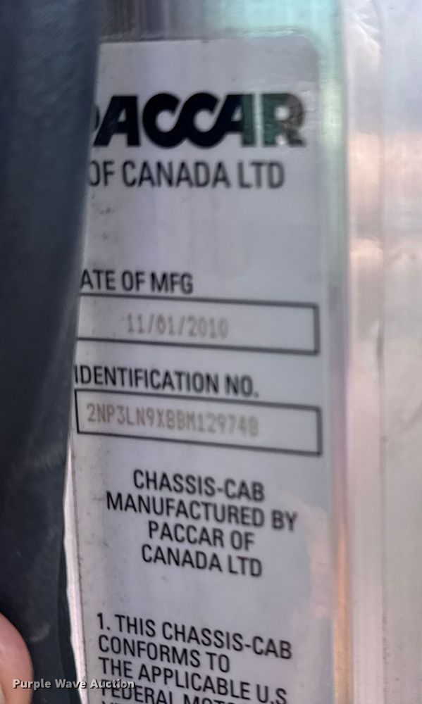 image for item EG1793 2011 Peterbilt 348 rollback truck