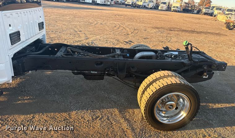 image for item EG1825 2022 Ford F550 Ext. Cab truck cab and chassis