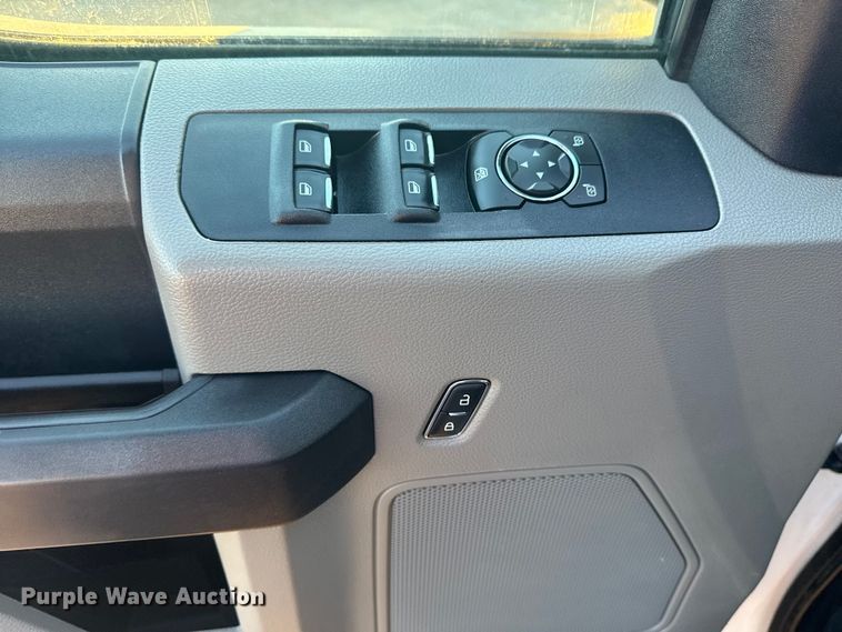 image for item EG1825 2022 Ford F550 Ext. Cab truck cab and chassis