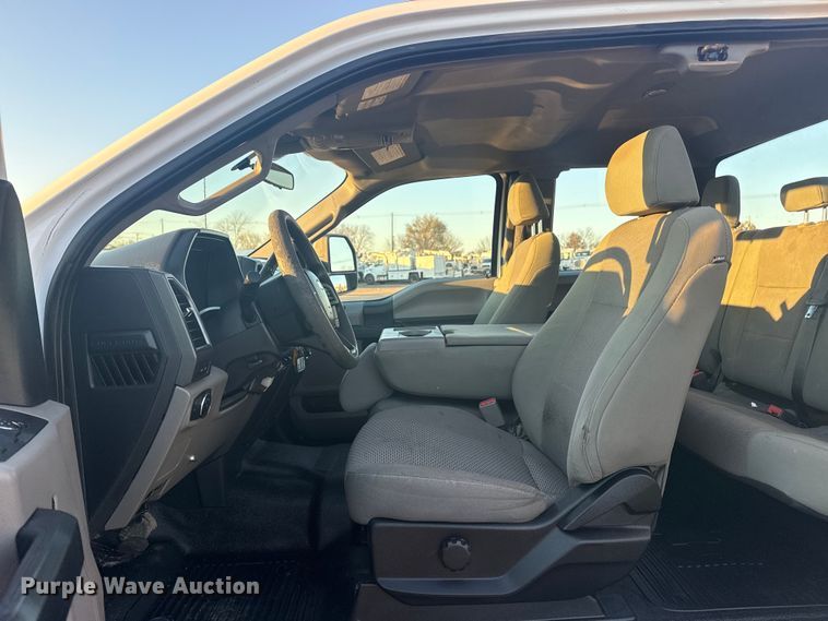 image for item EG1825 2022 Ford F550 Ext. Cab truck cab and chassis