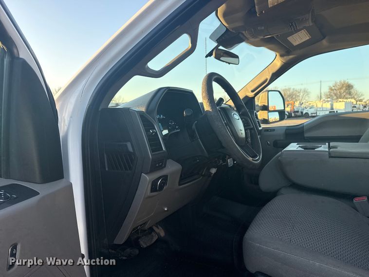 image for item EG1825 2022 Ford F550 Ext. Cab truck cab and chassis