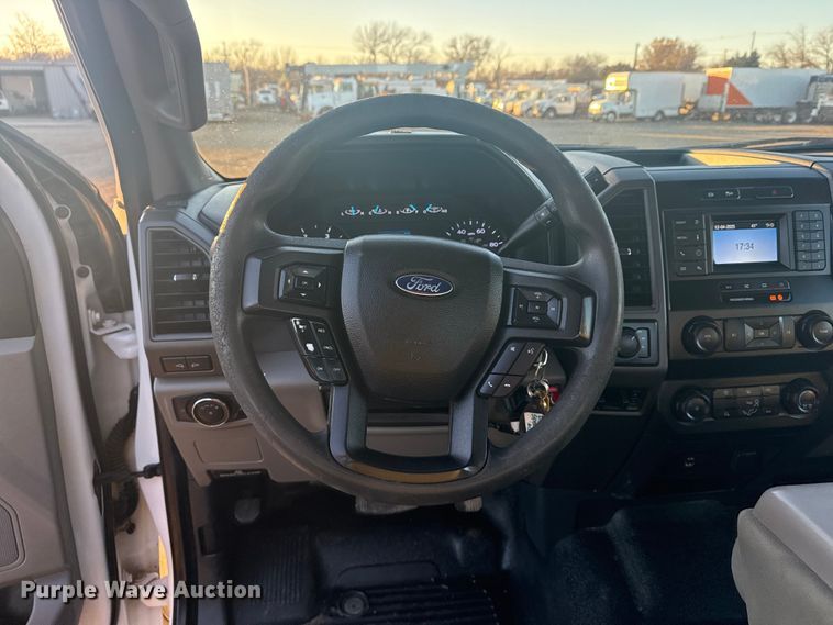 image for item EG1825 2022 Ford F550 Ext. Cab truck cab and chassis