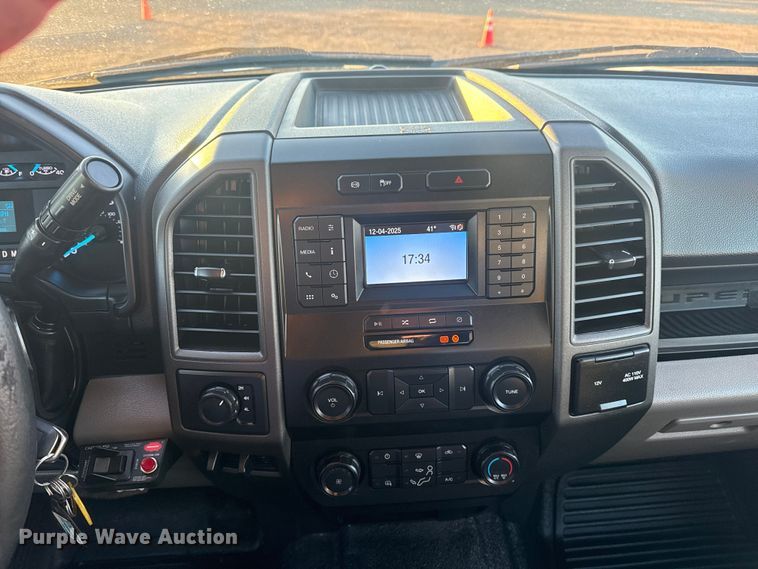 image for item EG1825 2022 Ford F550 Ext. Cab truck cab and chassis