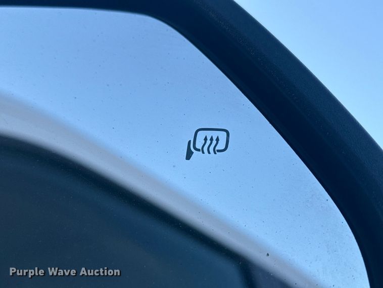 image for item EG1825 2022 Ford F550 Ext. Cab truck cab and chassis