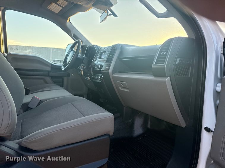 image for item EG1825 2022 Ford F550 Ext. Cab truck cab and chassis