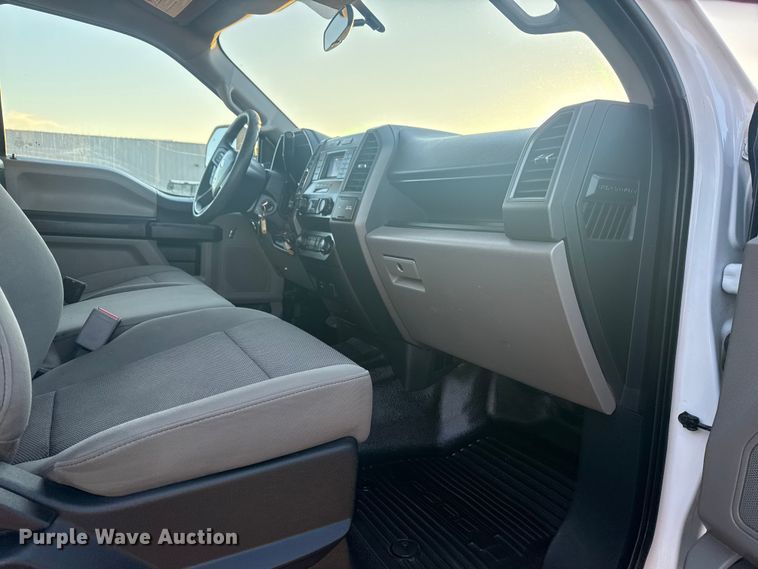 image for item EG1825 2022 Ford F550 Ext. Cab truck cab and chassis