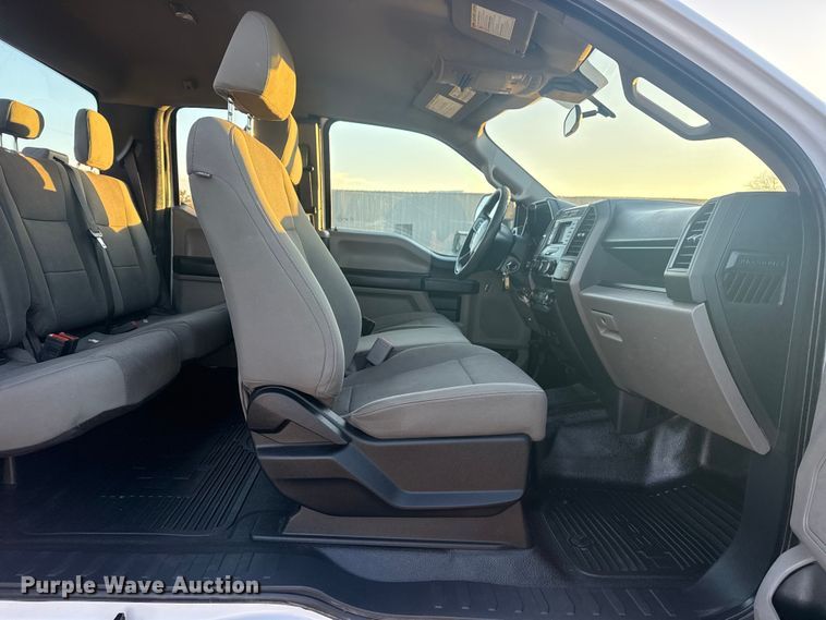 image for item EG1825 2022 Ford F550 Ext. Cab truck cab and chassis