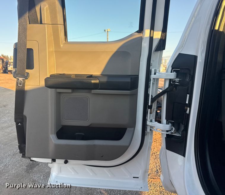 image for item EG1825 2022 Ford F550 Ext. Cab truck cab and chassis