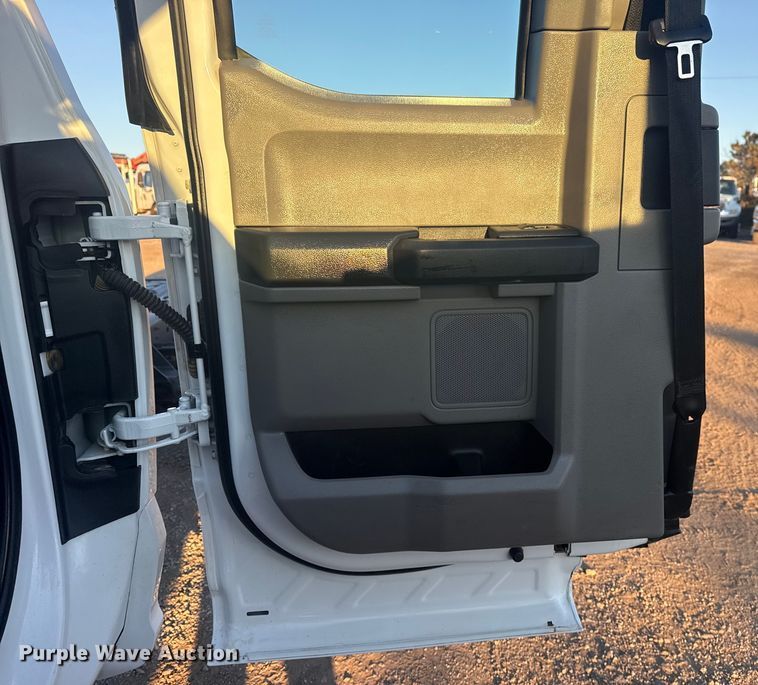 image for item EG1825 2022 Ford F550 Ext. Cab truck cab and chassis