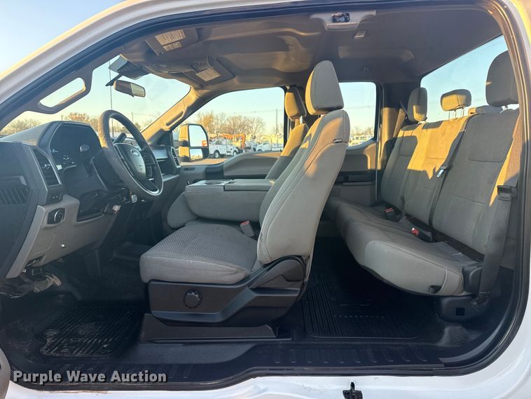 image for item EG1825 2022 Ford F550 Ext. Cab truck cab and chassis