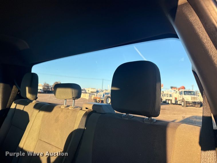 image for item EG1825 2022 Ford F550 Ext. Cab truck cab and chassis