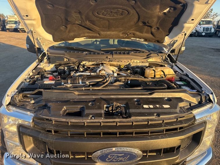 image for item EG1825 2022 Ford F550 Ext. Cab truck cab and chassis