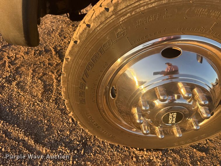 image for item EG1825 2022 Ford F550 Ext. Cab truck cab and chassis