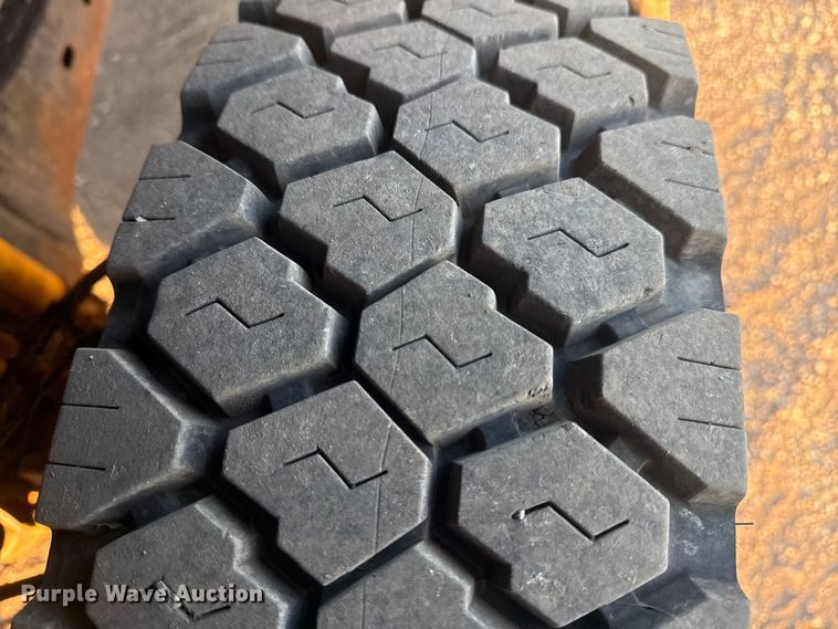 image for item EG1825 2022 Ford F550 Ext. Cab truck cab and chassis