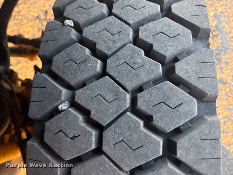 image for item EG1825 2022 Ford F550 Ext. Cab truck cab and chassis