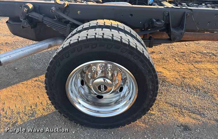 image for item EG1825 2022 Ford F550 Ext. Cab truck cab and chassis