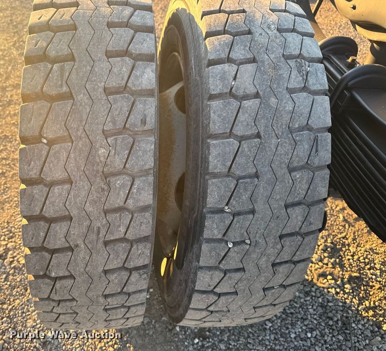 image for item EG1825 2022 Ford F550 Ext. Cab truck cab and chassis