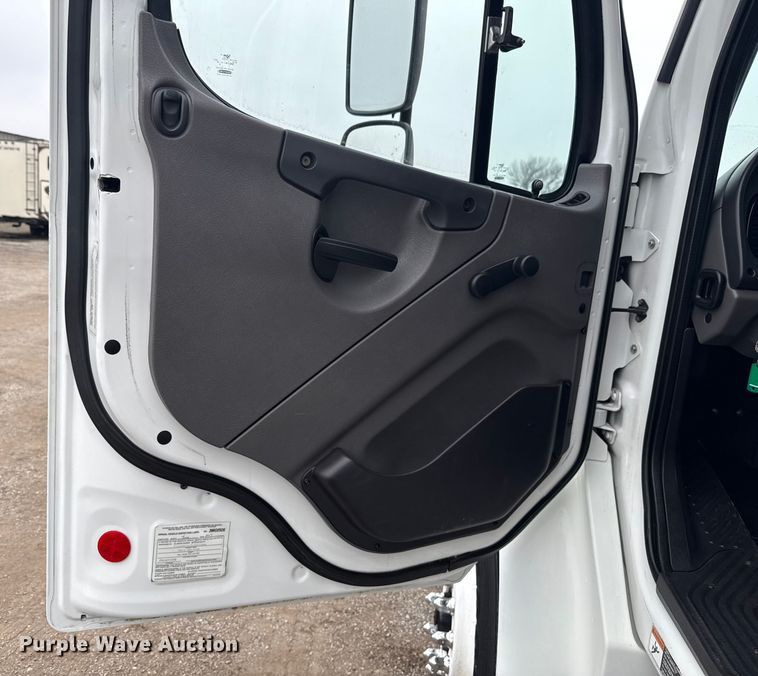 image for item EG1830 2018 Freightliner M2106 refrigerated truck