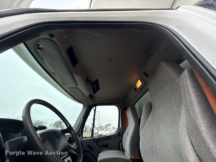 image for item EG1830 2018 Freightliner M2106 refrigerated truck