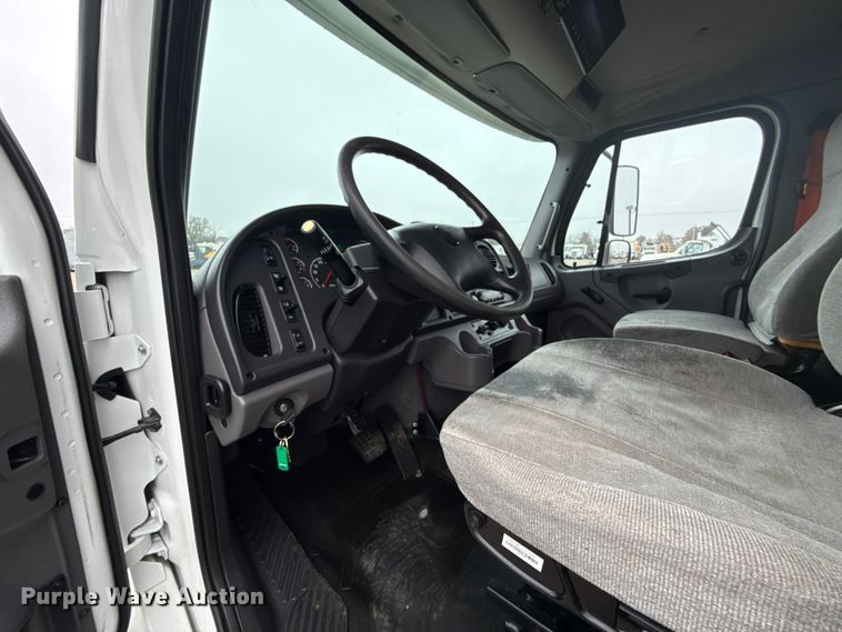 image for item EG1830 2018 Freightliner M2106 refrigerated truck