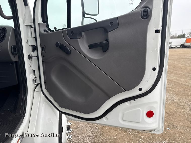 image for item EG1830 2018 Freightliner M2106 refrigerated truck