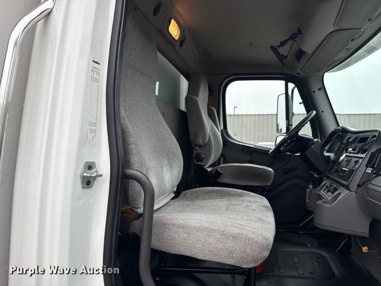 image for item EG1830 2018 Freightliner M2106 refrigerated truck