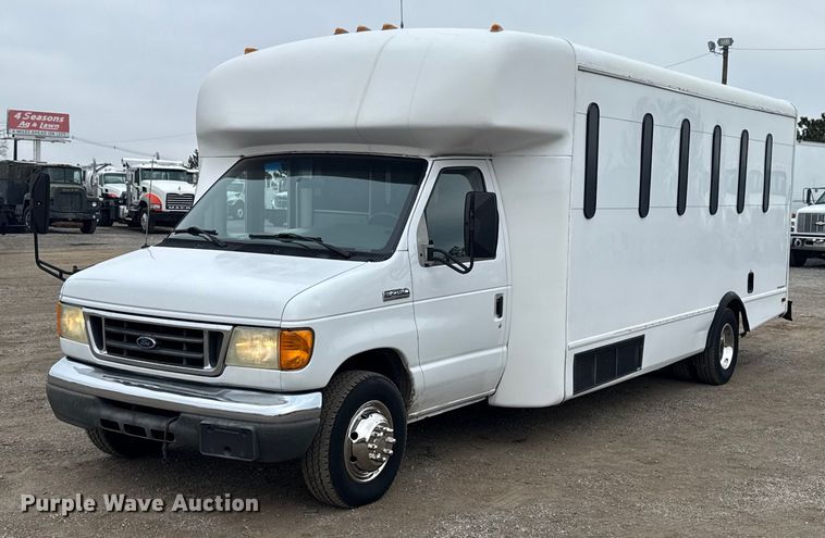 image for item EG1833 2007 Ford E450 prisoner transport shuttle bus