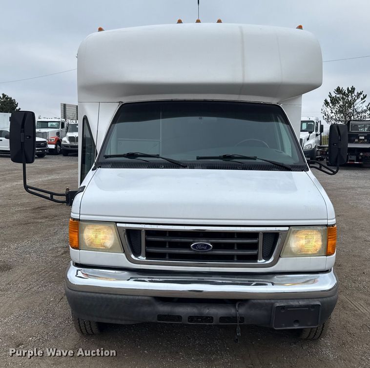 image for item EG1833 2007 Ford E450 prisoner transport shuttle bus