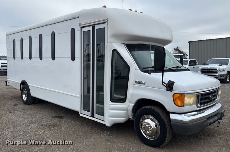 image for item EG1833 2007 Ford E450 prisoner transport shuttle bus