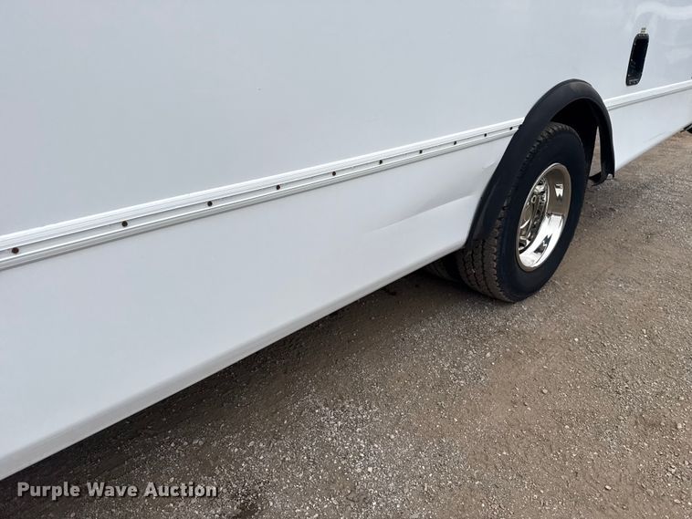 image for item EG1833 2007 Ford E450 prisoner transport shuttle bus