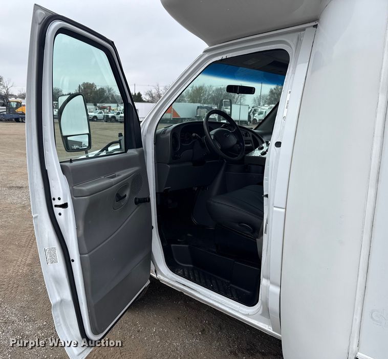 image for item EG1833 2007 Ford E450 prisoner transport shuttle bus