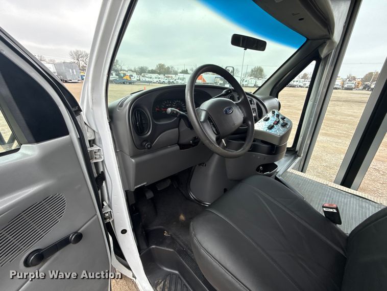 image for item EG1833 2007 Ford E450 prisoner transport shuttle bus