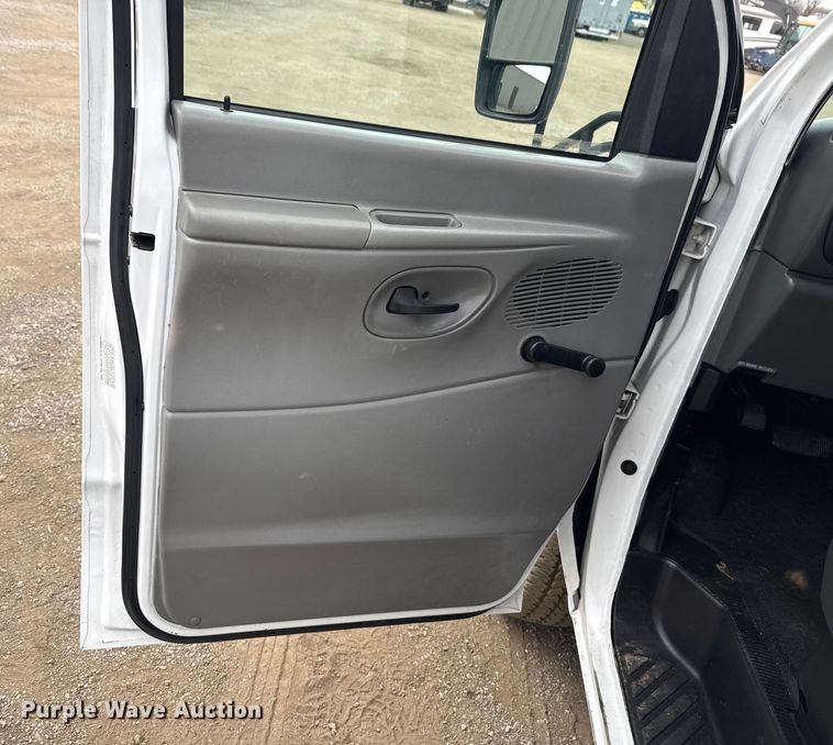 image for item EG1833 2007 Ford E450 prisoner transport shuttle bus