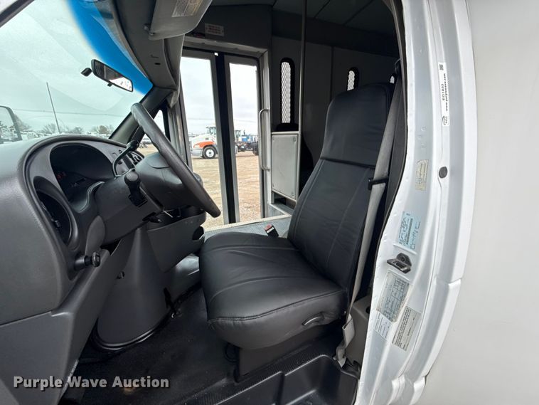 image for item EG1833 2007 Ford E450 prisoner transport shuttle bus