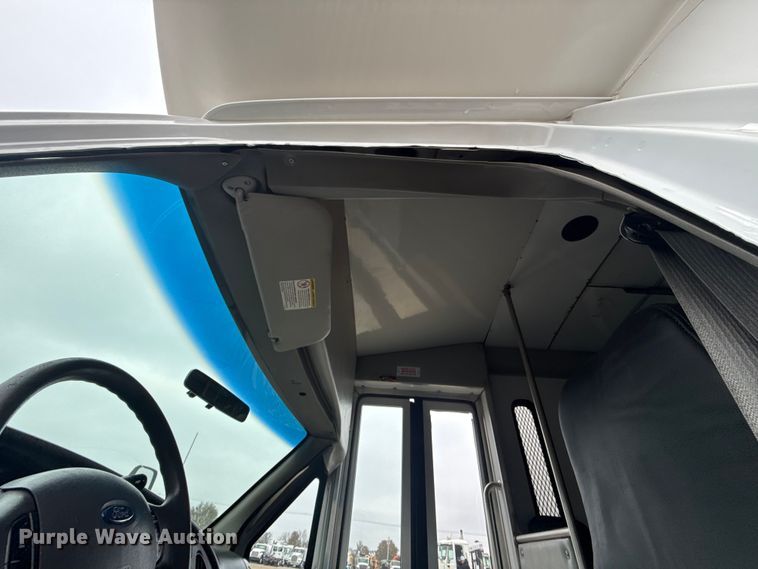 image for item EG1833 2007 Ford E450 prisoner transport shuttle bus