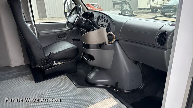 image for item EG1833 2007 Ford E450 prisoner transport shuttle bus