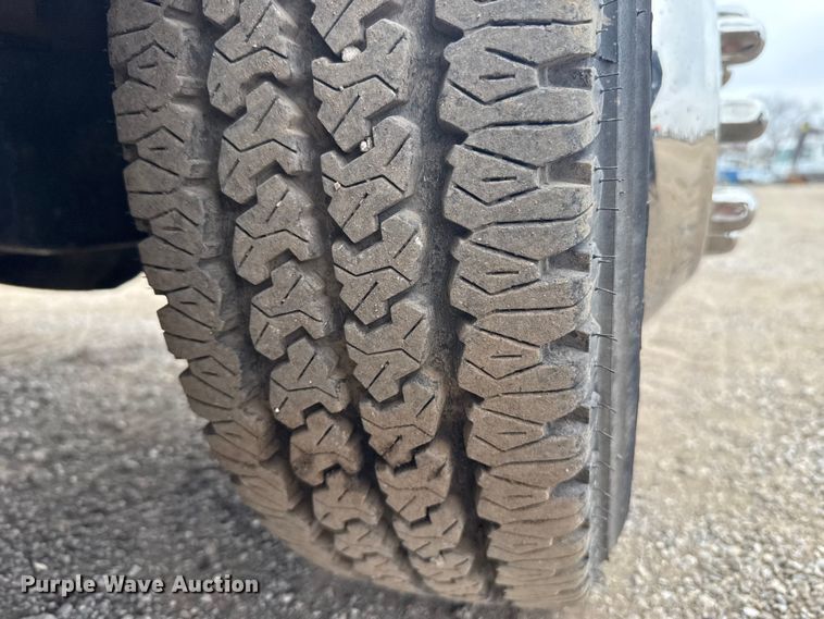 image for item EG1833 2007 Ford E450 prisoner transport shuttle bus