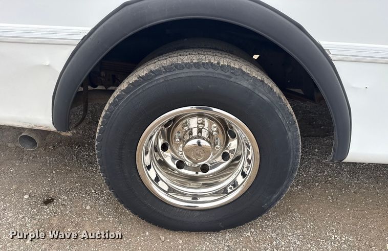 image for item EG1833 2007 Ford E450 prisoner transport shuttle bus