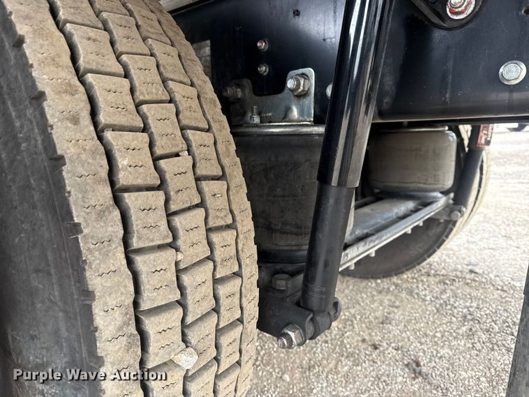 image for item EG1836 2018 Hino 338 flatbed truck