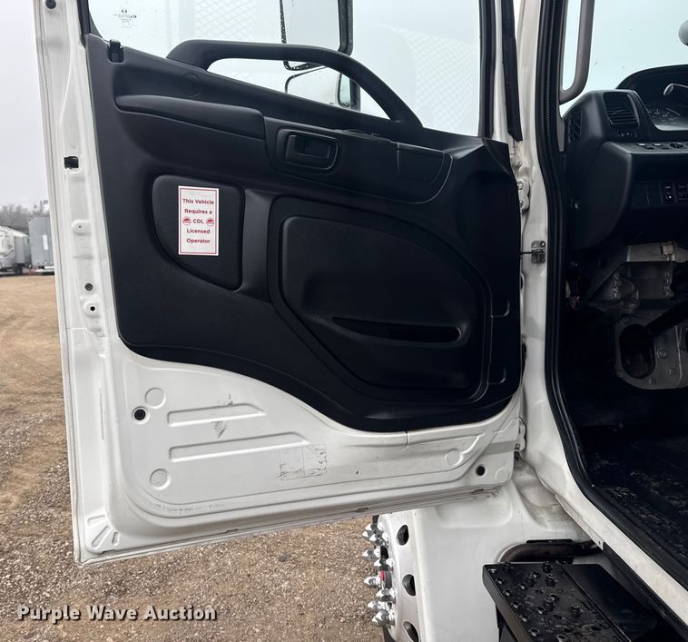 image for item EG1836 2018 Hino 338 flatbed truck