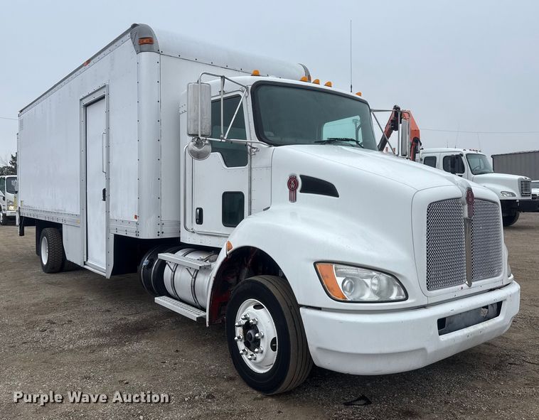 image for item EG1838 2013 Kenworth T280 box truck
