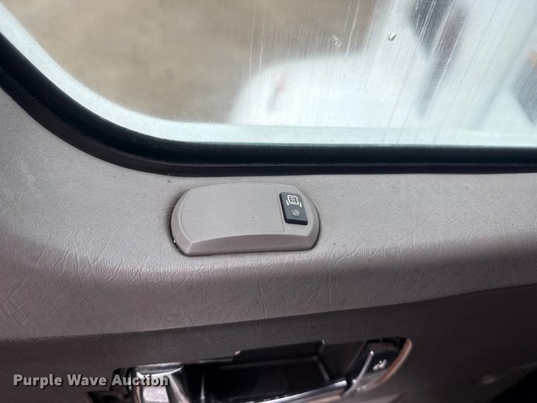 image for item EG1838 2013 Kenworth T280 box truck