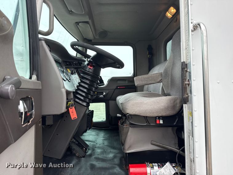 image for item EG1838 2013 Kenworth T280 box truck