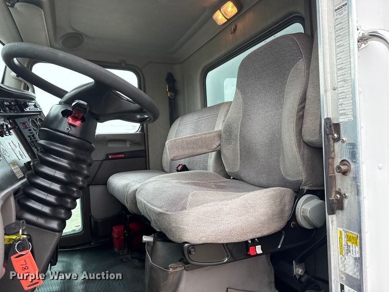 image for item EG1838 2013 Kenworth T280 box truck