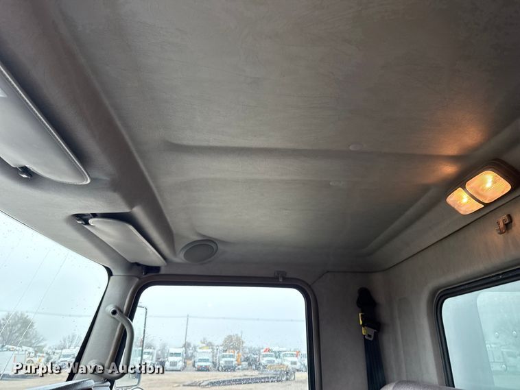 image for item EG1838 2013 Kenworth T280 box truck