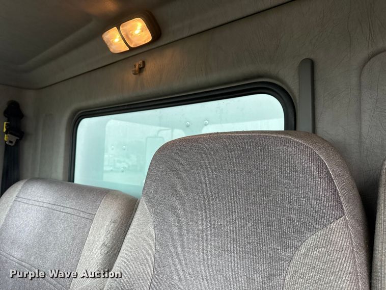 image for item EG1838 2013 Kenworth T280 box truck