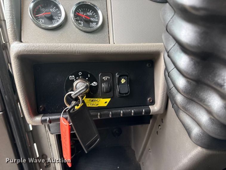 image for item EG1838 2013 Kenworth T280 box truck